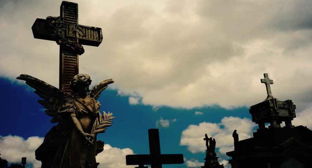 Обязательно ли в Прощеное воскресенье посетить кладбище?