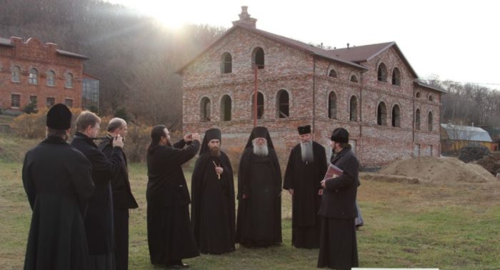 Свято-Серафимовский мужской монастырь (Владивосток, остров Русский)