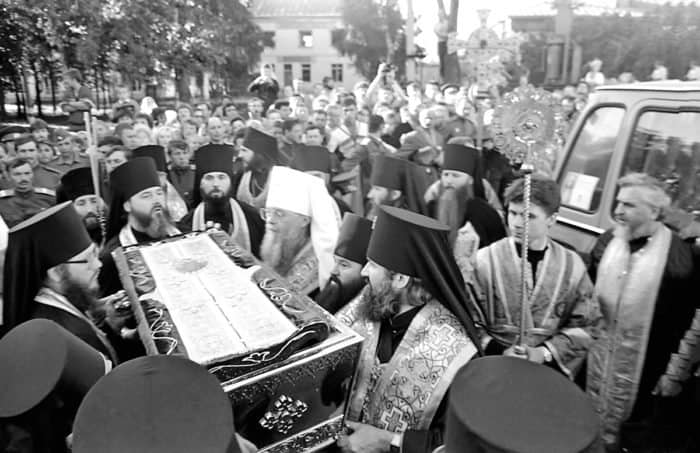 Прибытие мощей преподобного Серафима Саровского в Дивеево 31 июля 1991 года. Фото Романа Яровицына