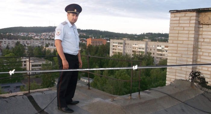 Полицейский спас от самоубийства девушку-подростка в Иркутской области