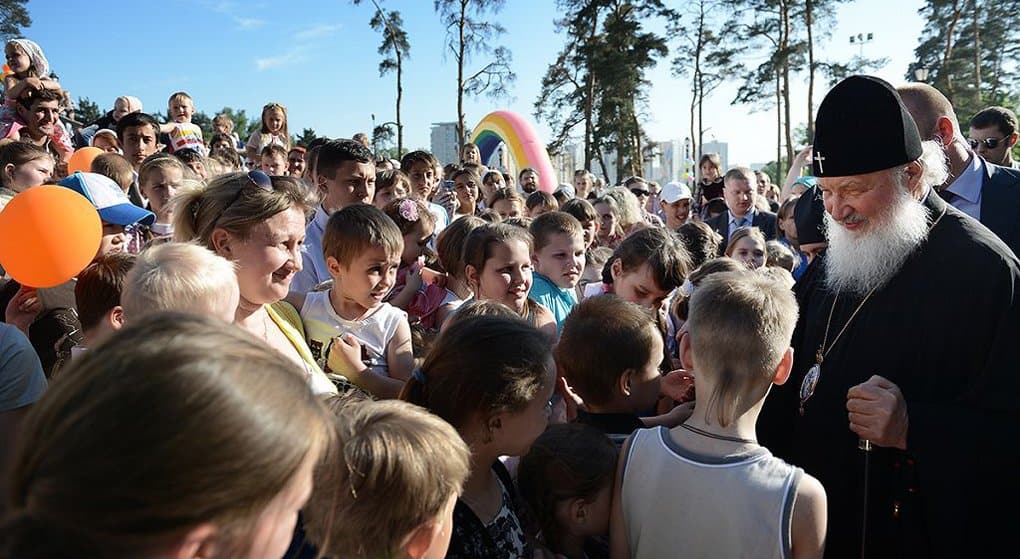Патриарх Кирилл приглашает детей к себе в гости в Переделкино
