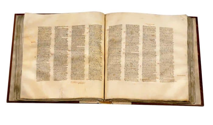 Иисус, проповедуя в назаретской синагоге, читал книгу пророка Исайи именно по свитку (на сохранившейся фреске, однако же, книга) — кодексов в то время еще не было. Знаменитый Синайский кодекс датируется IV веком н. э.