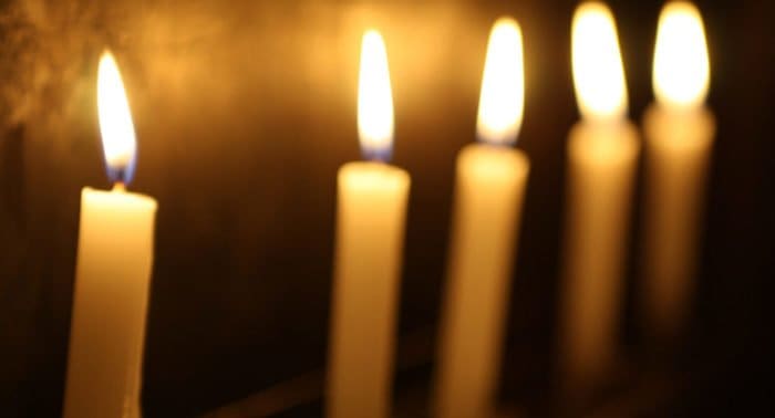 Можно ли тушить свечу после молитвы?