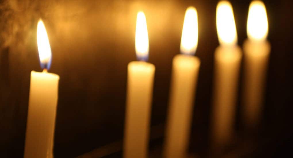 Можно ли о некрещеном ставить свечи на канон?