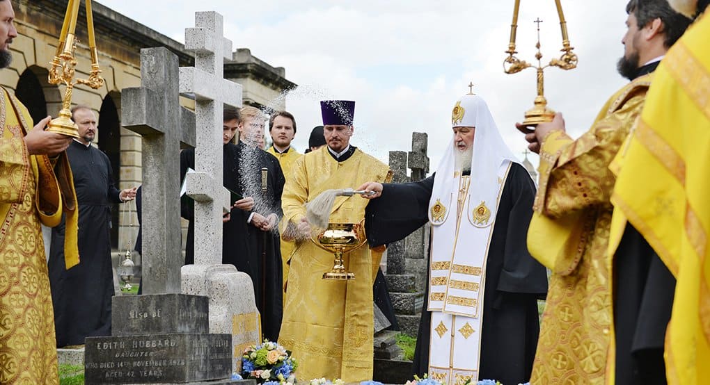 Патриарх Кирилл освятил надгробие митрополита Антония Сурожского