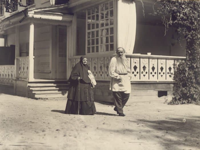 Лев Толстой с сестрой Марией. Ясная Поляна, 1908. Фото Карла Буллы