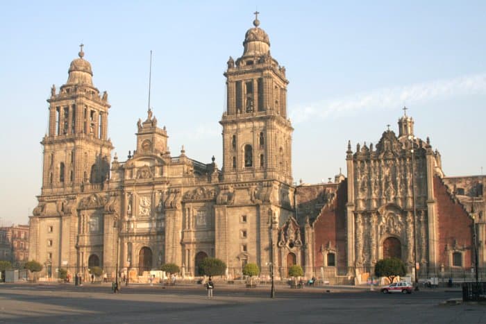 Городской собор Мехико строился с 1573 по 1813 годы