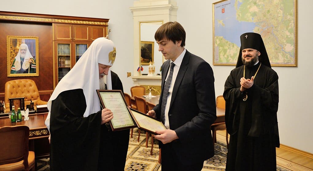Духовные академии Москвы и Петербурга будут выдавать дипломы гособразца