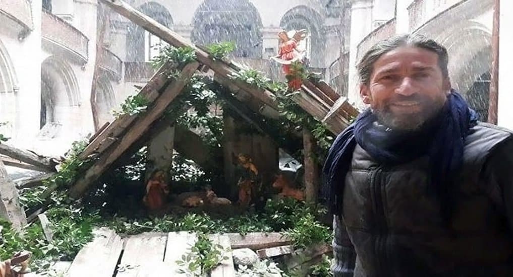 В разрушенном храме Алеппо художник создал Пещеру Рождества