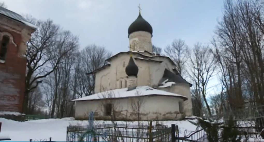В псковском селе разрушается церковь XV века с уникальными фресками