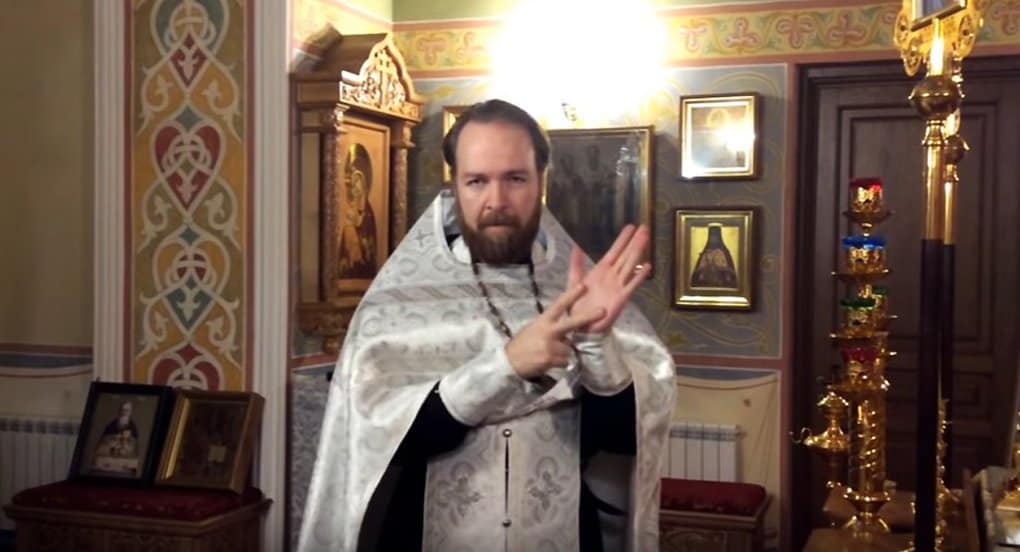Священник из Красноярска создал канал на YouTube для слабослышащих