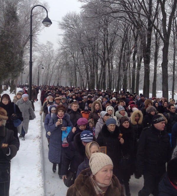 Свыше тысячи петербуржцев прошли крестным ходом за трезвость