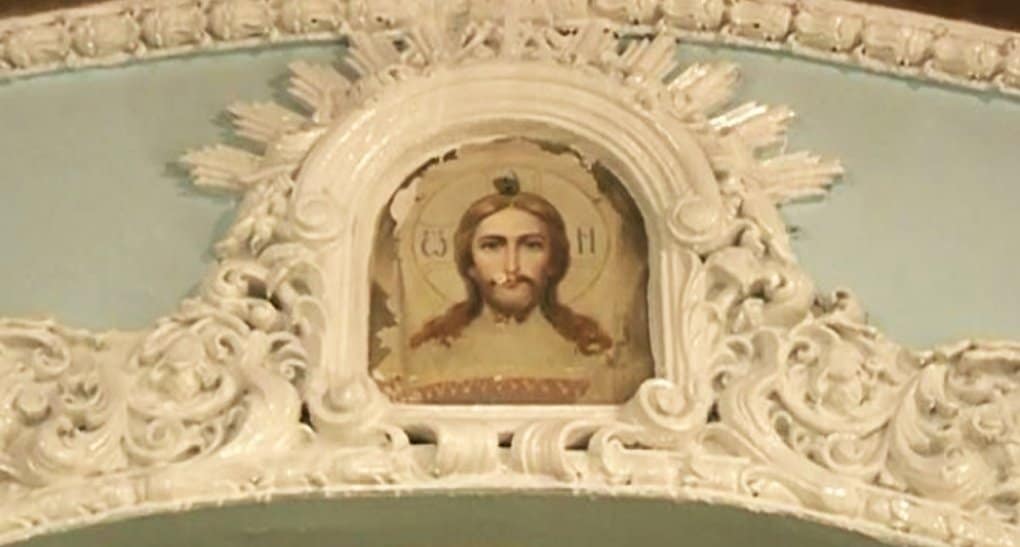 Во время ремонта в соборе Красноярска обнаружили лик Христа