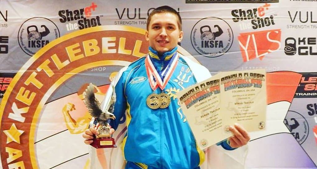 Киевский семинарист победил в турнире Шварценеггера по гиревому спорту