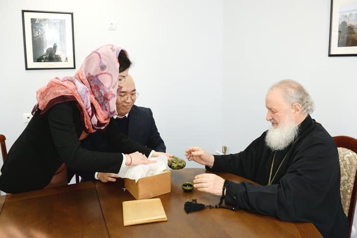 Пара из Кореи специально приехала в Москву, чтобы увидеть патриарха