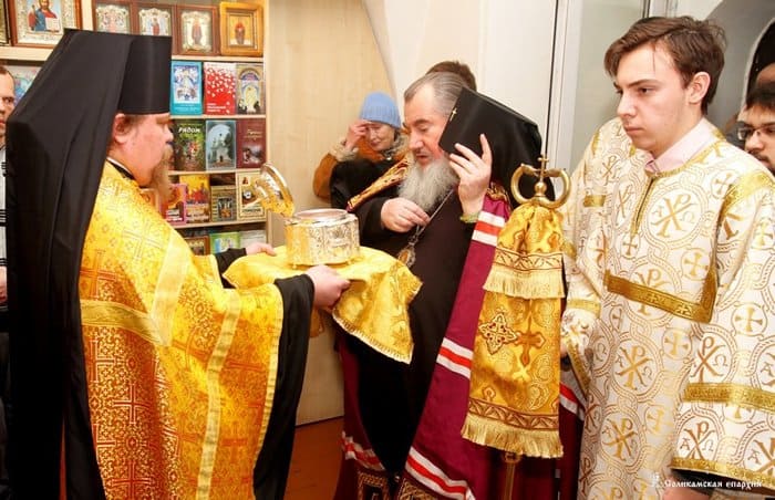 Соликамску подарили фрагмент шипа тернового венца Христа и часть Его туники