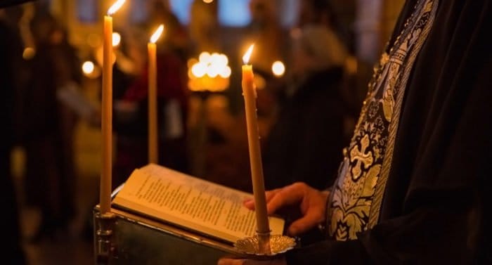 Во всех крымских храмах помолятся о жертвах трагедии в колледже Керчи