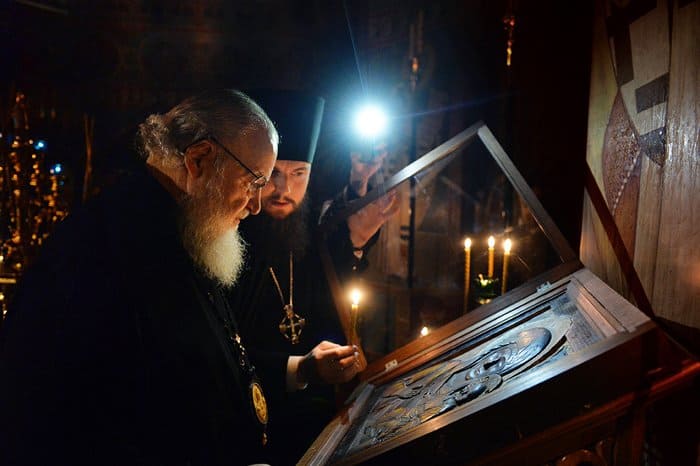 Патриарх Кирилл передал Высоко-Петровскому монастырю икону XVIII века
