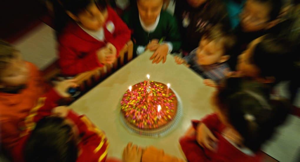 Можно ли праздновать день рождения в Пасху и краситься на Светлой?