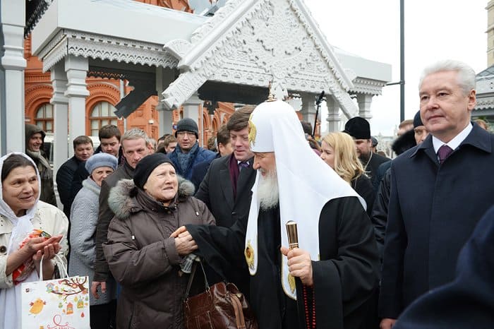 На «Пасхальном даре» патриарху Кириллу показали, как отливают колокола