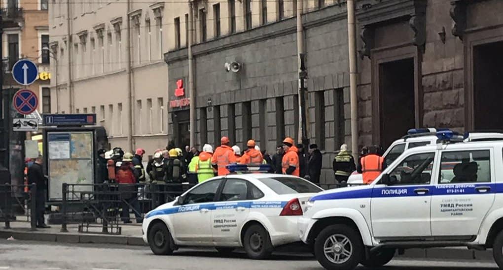 При взрыве в метро Петербурга погибли не менее 10 человек, около 50 пострадали