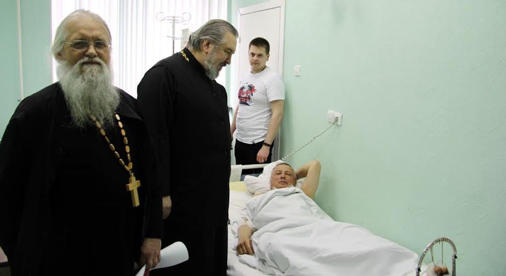 Священники навещают в больницах пострадавших от взрыва в Петербурге