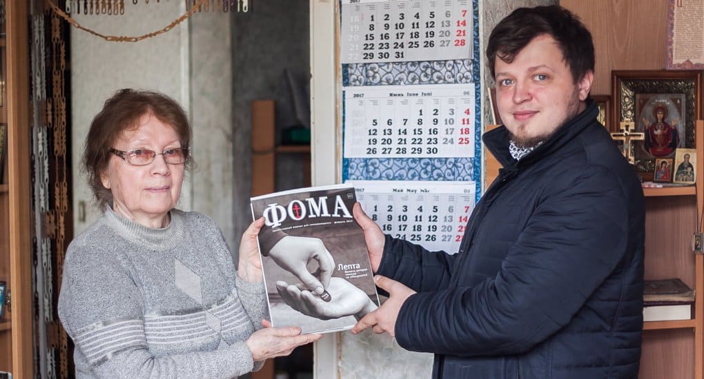 Красноярка подарила музейному центру коллекцию журналов «Фома»