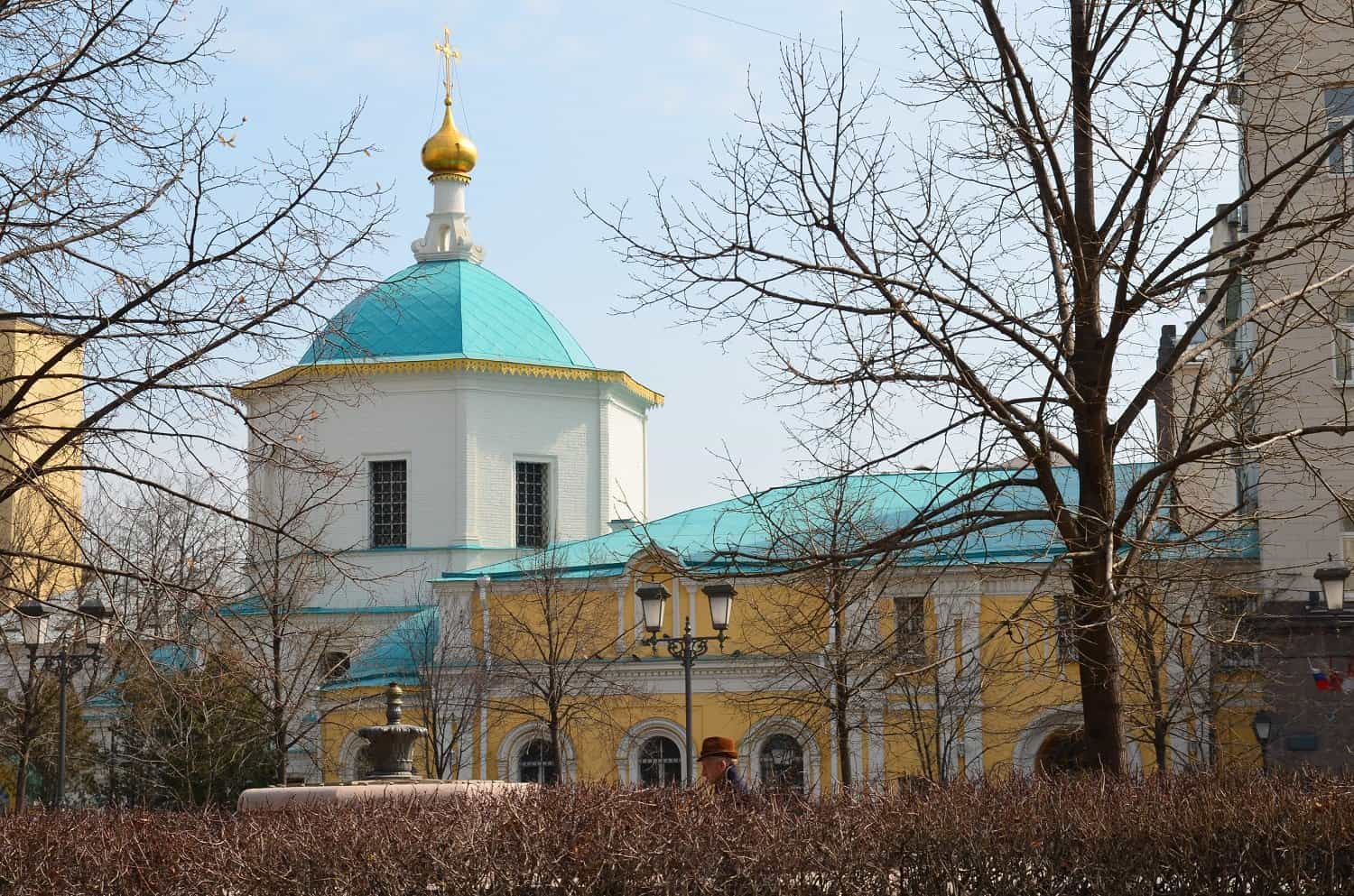 Церковь космы и дамиана в шубине. Храм святых бессребреников Космы и Дамиана в Шубине. Храм Косьмы и Дамиана в Москве в Шубине. Храм в Столешниковом переулке в Москве. Храм Космы и Дамиана Столешников переулок.