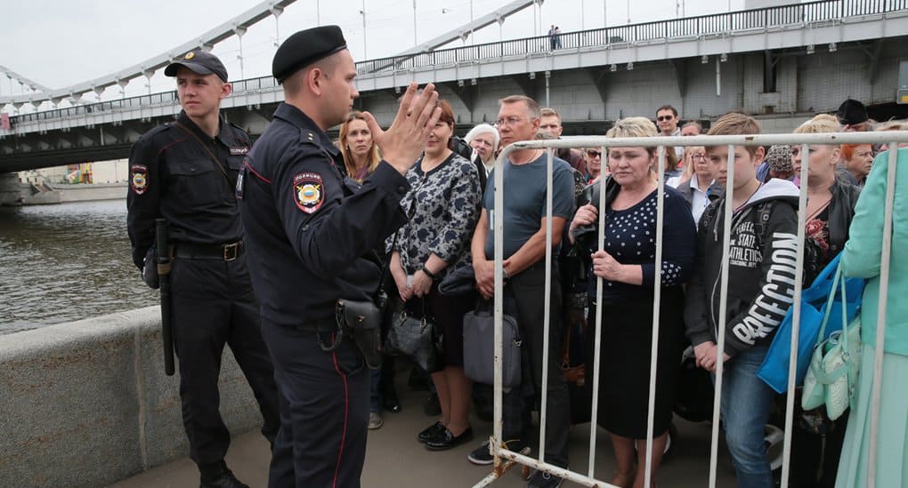 Паломников из Москвы и области призвали посещать мощи Николая Чудотворца в будни