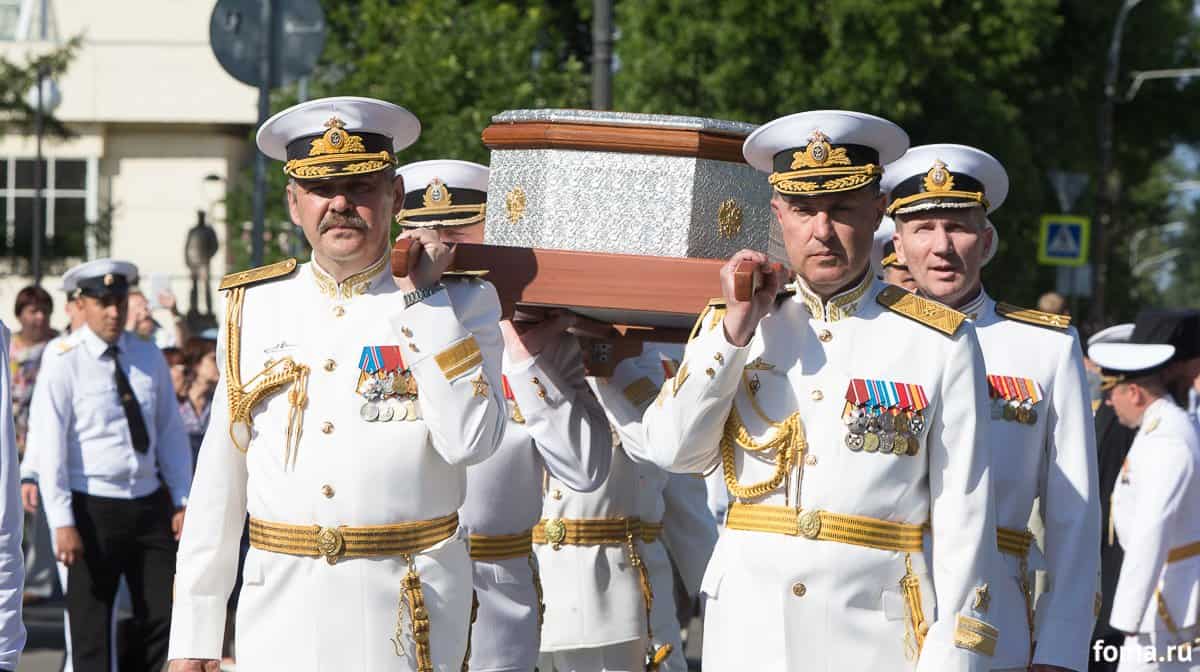 Святитель николай покровитель моряков. Корабельные иконы. Николай чудотворец с кораблем. Николай чудотворец покровитель моряков. Святитель николай покровитель моряков.