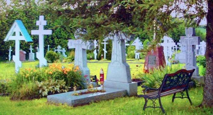 Можно ли беременной идти на Радоницу на кладбище?