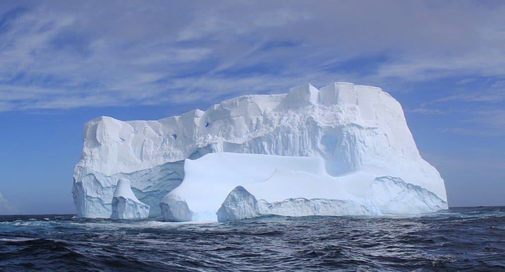 От Антарктиды откололся айсберг весом в 1 триллион тонн