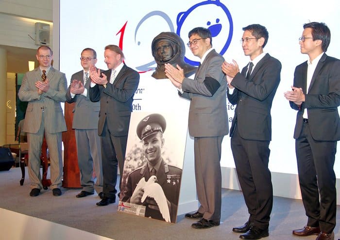 Бюст Юрия Гагарина подарили музею Таиланда