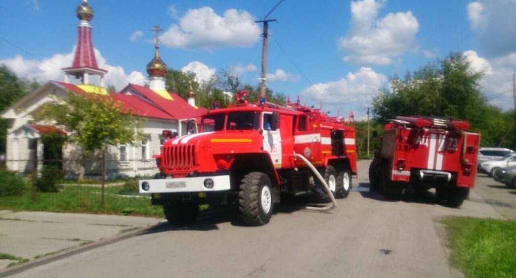 Пожарные спасли от огня вековую церковь под Новосибирском