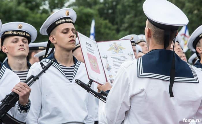 750 моряков приняли присягу в Кронштадте