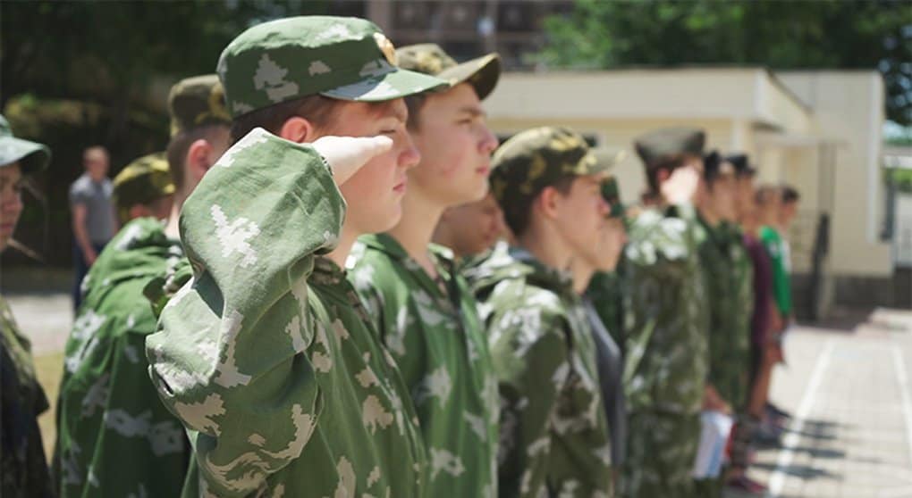 Российские военные получили благотворительную подписку на «Фому»