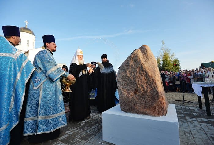 Патриарх Кирилл освятил Георгиевский храм в Ярцеве