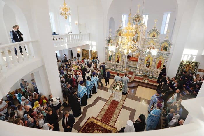 Патриарх Кирилл освятил Георгиевский храм в Ярцеве