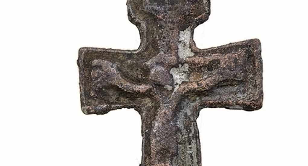 Коллекцию крестиков XI-XIV веков покажут на выставке в Москве