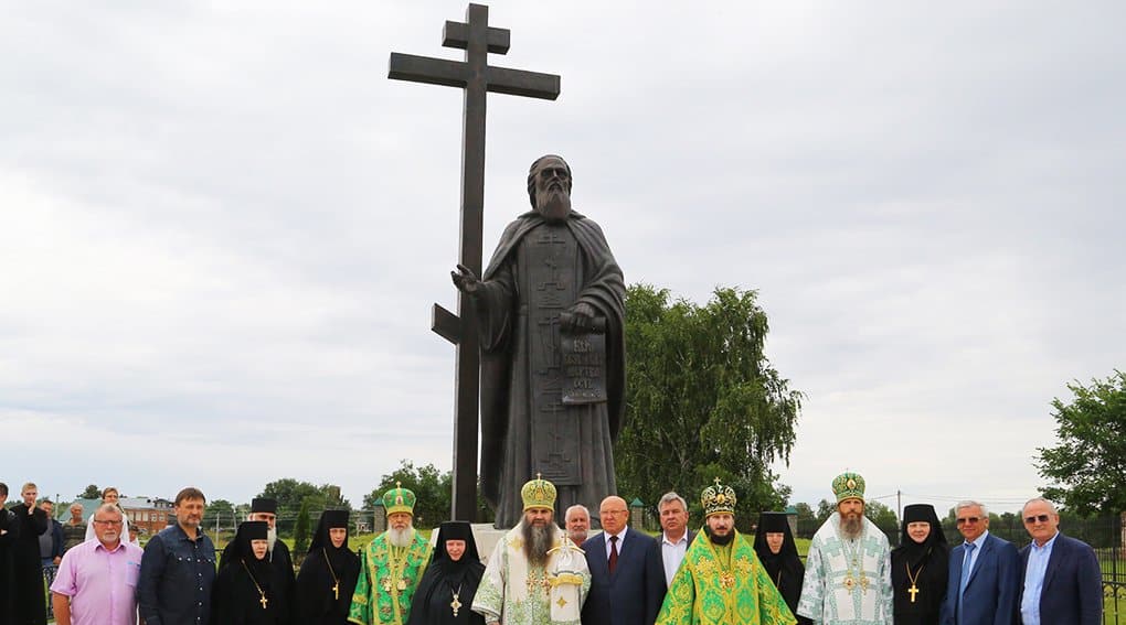 Памятник святому Макарию Желтоводскому открыли у родной для него обители