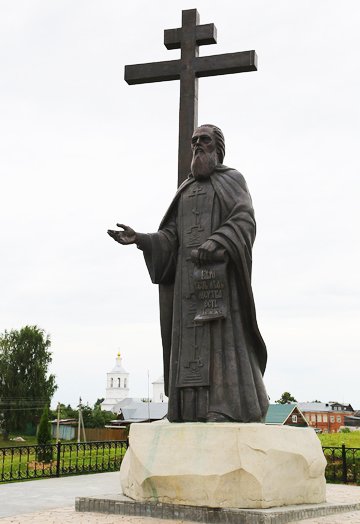 Памятник святому Макарию Желтоводскому открыли у родной для него обители