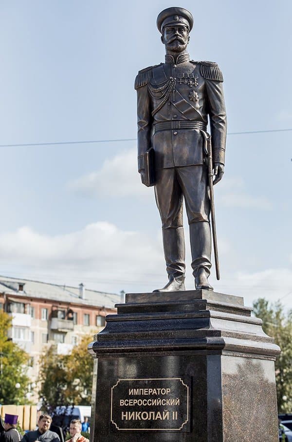 Памятник царю Николаю II открыли в Ленинске-Кузнецком