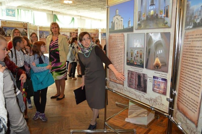 Передвижная фотовыставка рассказывает о храмах Беларуси и Смоленщины