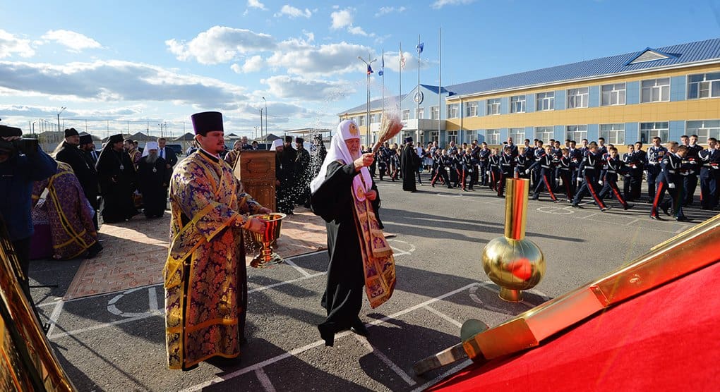 Патриарх Кирилл освятил крест храма, строящегося для казаков-кадетов