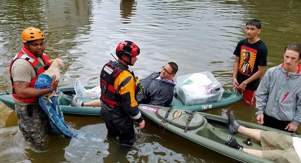 Православные Вашингтона помогают пострадавшим от урагана «Харви»