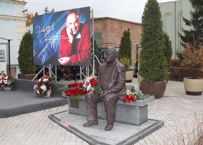 Первый памятник Эльдару Рязанову открыли в Самаре
