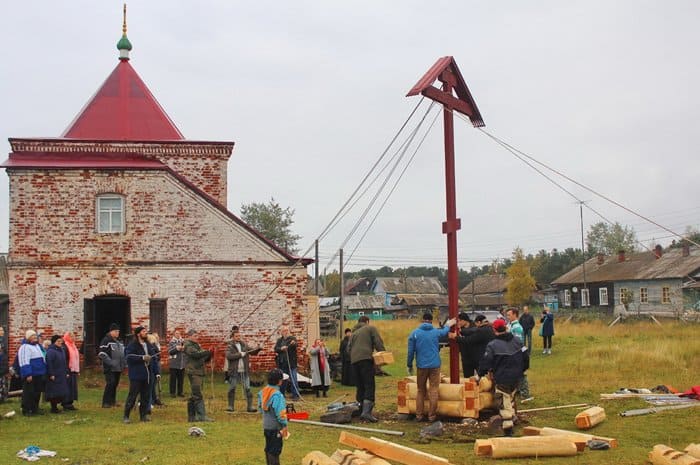 В бывшем трудовом лагере, устроенном в архангельском монастыре, установили крест