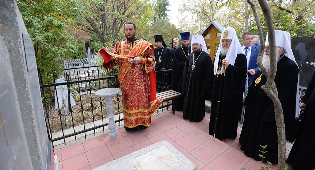 Патриарх Кирилл почтил в Ташкенте память родных святителя Луки Крымского