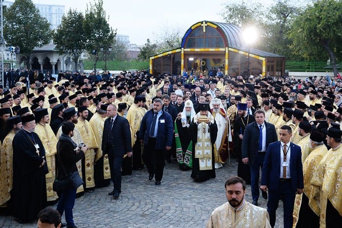 Патриарх Кирилл подарил Румынской Церкви частицу мощей Серафима Саровского