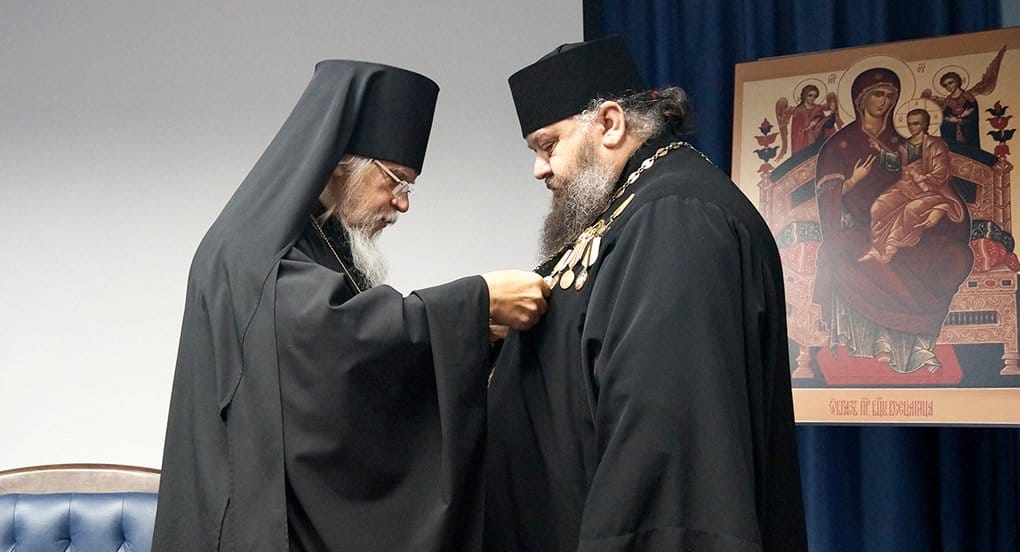 Воронежский священник получил церковную премию за помощь бездомным